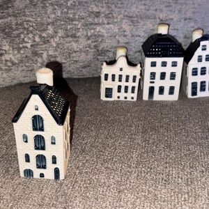 KLM Blue Delft House #54 Bols Amsterdam 1575 Miniature Liquor Bottle Sealed 2017